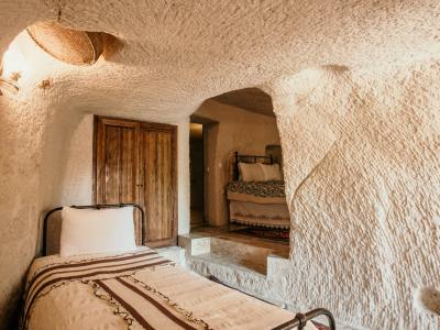 Deluxe Triple Cave Room